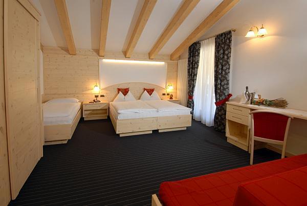 Hotel Flora Alpina Campitello di Fassa Room photo